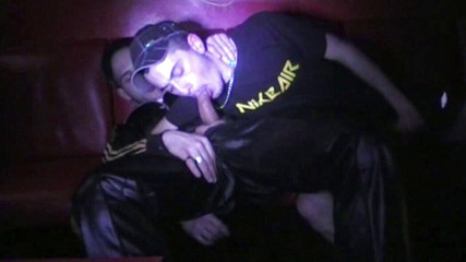 AMATOR PORN MADE IN FRANCE: La sottomissione di sneaker fa dietro i bad boys