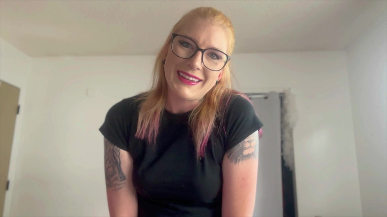 Miss Ellie Roleplay: 룸메이트 오줌과 침 뱉기