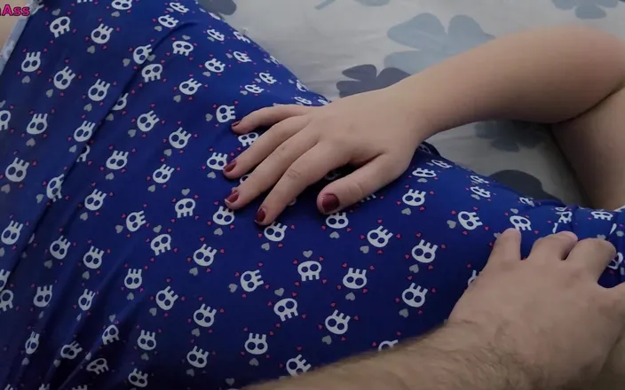 Sophie HelenAss: Sharing a Bed with the Busty and Hot Stepmother! Filling...