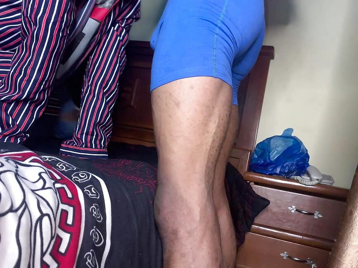 Stilesbhalifa1: Diam-diam masuk ke kamarnya untuk ngentot