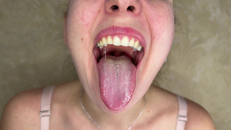 Hottie goddess: Шоу слизи в рот: мокрота на моем языке