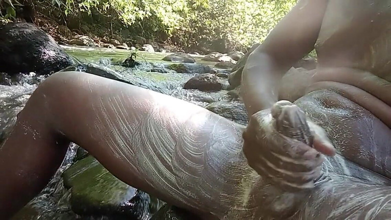 Sexyjayla254: अकेले हस्तमैथुन और बाहर काला लंड निकालना