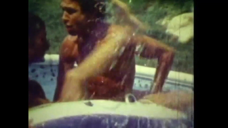 Vintage megastore: Merle Michaels își deschide picioarele