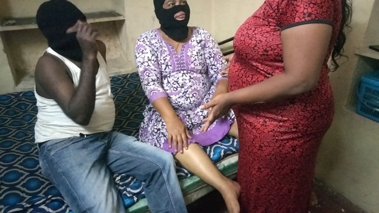 Benita sweety: Două surori vitregoase fac sex fierbinte