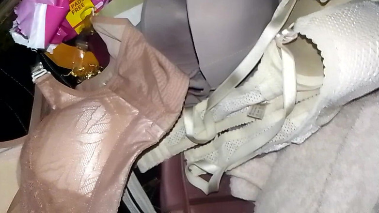 Jaanu294: K Colony Podprsenka je piercing