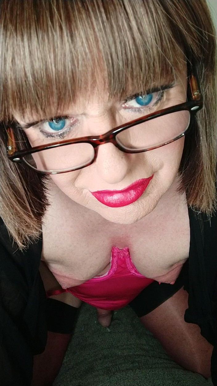 Emma Browne: いたずらなトランス赤毛はソロを再生します