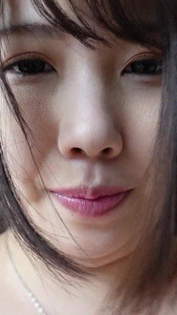 Si cantik G-Cup yang bertetek besar. Si Dia Menggoda Di Bawah Setiap Usikan Perlahan