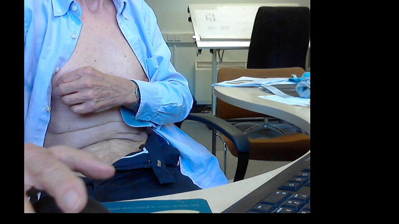 Silver Fox Sex: 在工作时脱衣和手淫