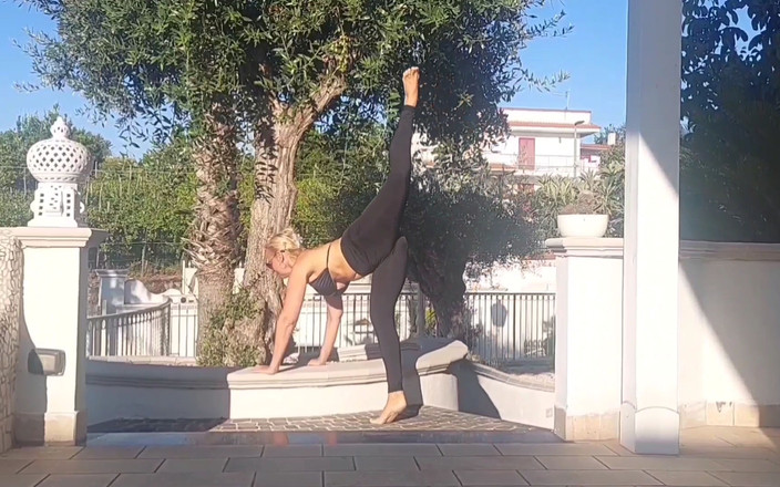 Selena701: Seleny venkovní jóga a sex