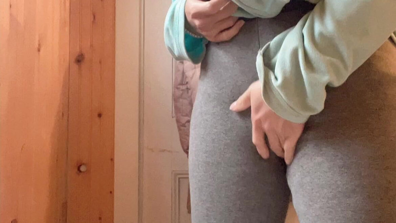 sweethanajapanese: Memek hana si gadis kampus yang imut lagi asik kencing