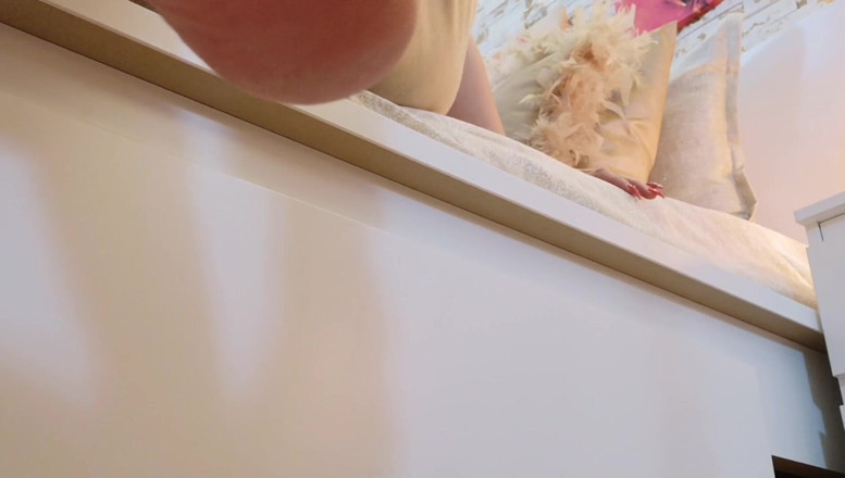 Erotic Tanya: Pârțâindu-mă pe scaunul meu de la picioare