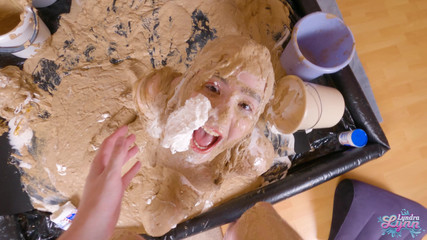 Lyndra Lynn: Kejutan melekit