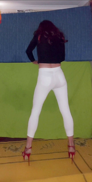 Lizzaali: White stretch pants
