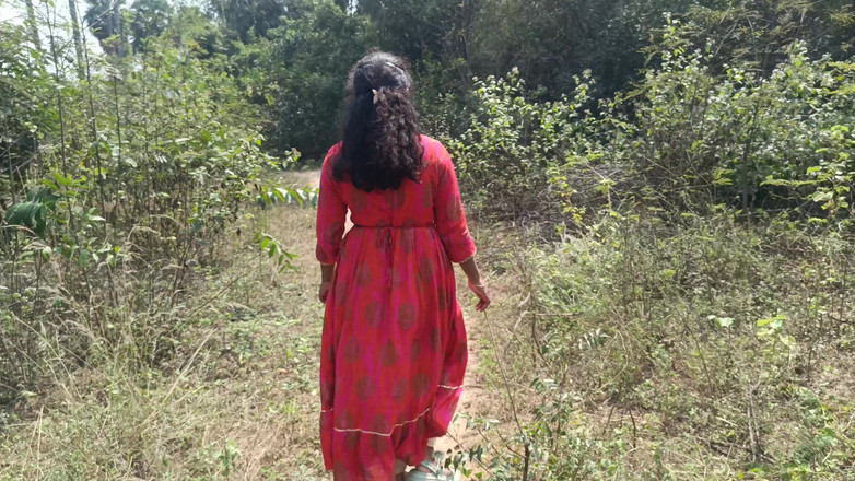 Magilmathi: Coño de crema caliente en el bosque al aire libre