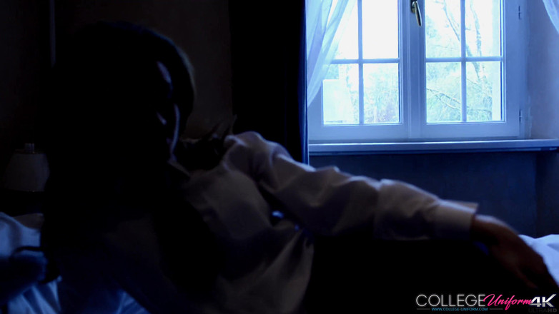 College Uniform: Paars uniform met Jess Impiazzi