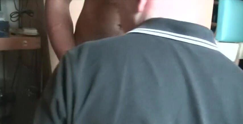 Crunch French bareback porn: 자지를 자위하고 게이에게 빨아주는 19살의 찐 Straigth 불가리