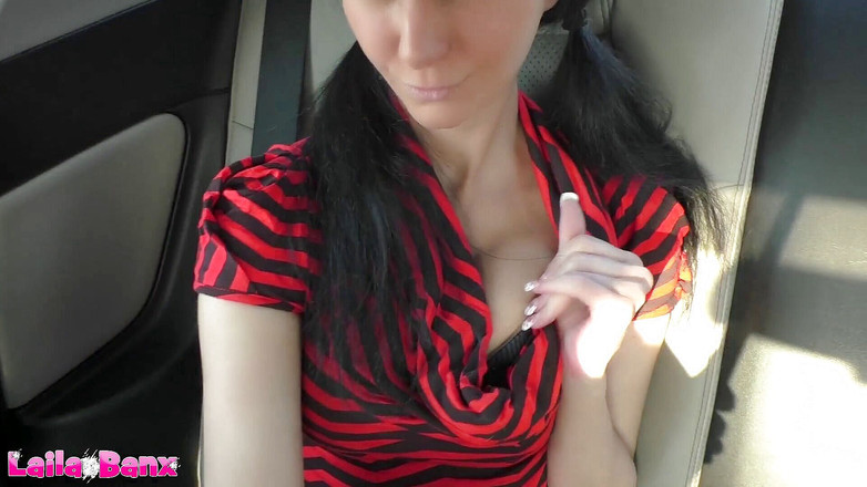 Laila Banx: マンコタクシー!街でおまんこ運指