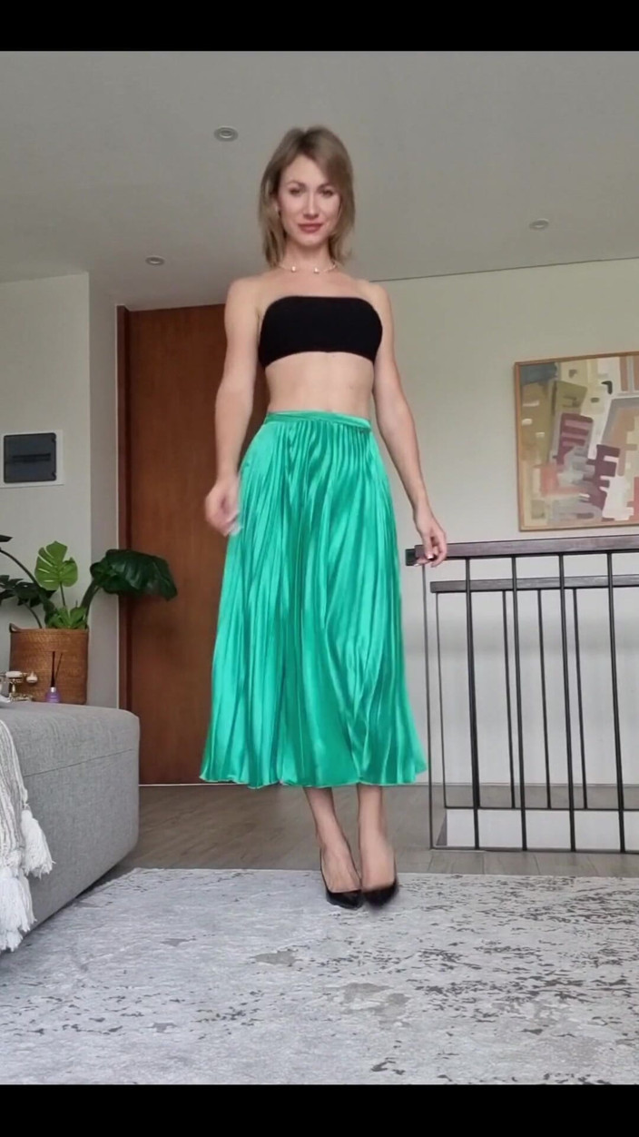 Angel The Dreamgirl: Flashing My White Tiny Thong in Front of You