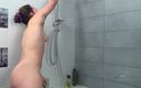 ATK Hairy: Canella wird ihre erste dusche mit der kamera an nehmen