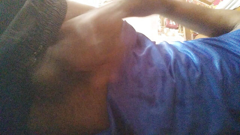 Kissing hub studio: Malá nevlastní sestra si hraje s mým nevlastní sestrou s...