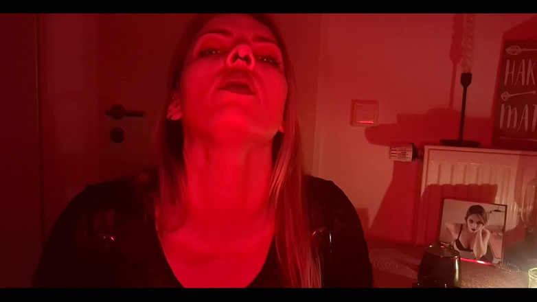 Naughty Natascha: 오늘 밤 내가 즐겼던 것처럼 당신이 자신을 즐기고 있기를 바랍니다 올해의 생각을 듣고 싶습니다.