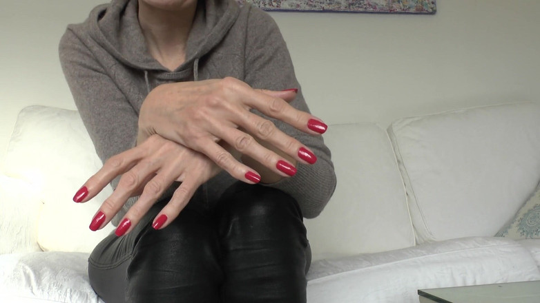 Lady Victoria Valente: Verehre Meine Roten Fingernägel Und Masturbiere! Lady Victoria Valente