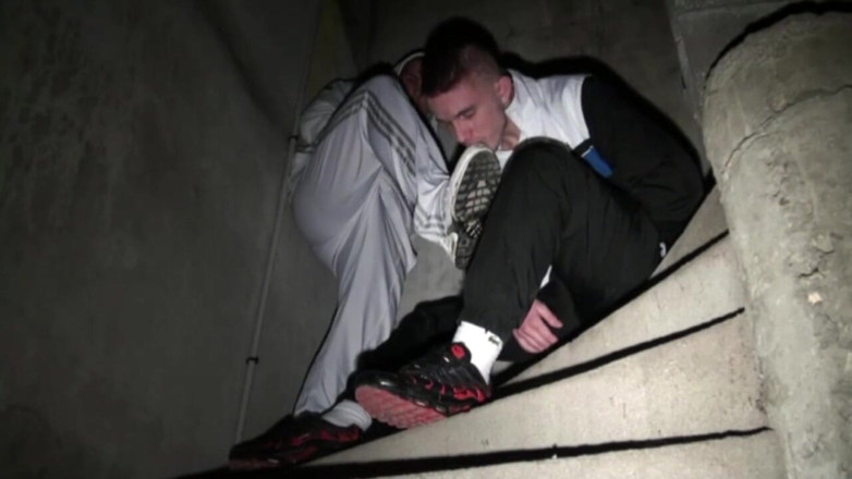 Sneaker gay: Sneaker Domination for 2 Badboys From Pari Sin Jogging
