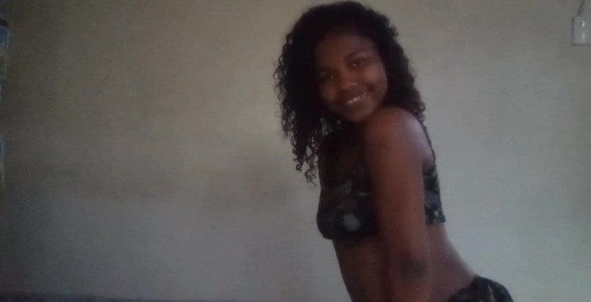 Minayi: Het sexy wachtkostuum was super kort voor me