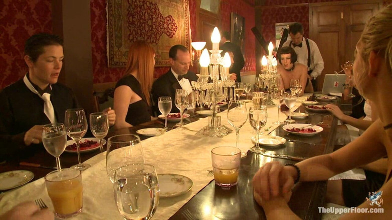 The Upper Floor by Kink: निर्देशक का रात्रिभोज: महल को खिलाने के लिए टोस्ट