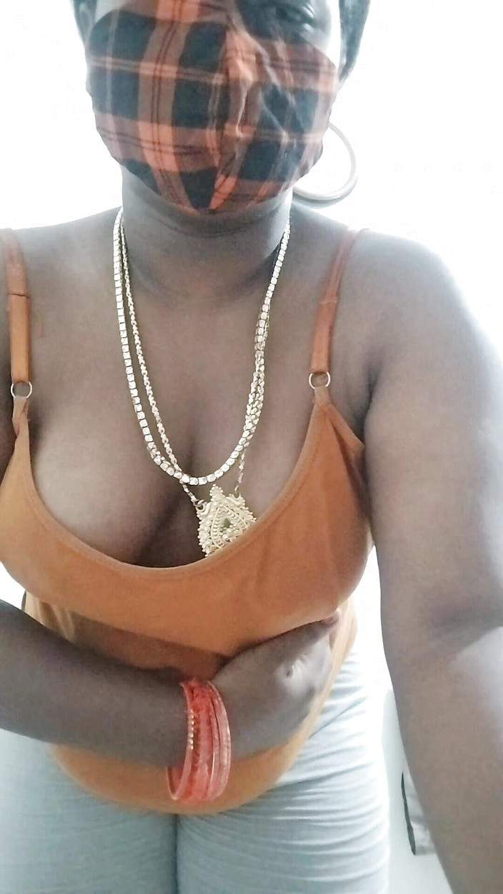 Desi World: 胖乎乎的泰米尔阿姨全情地玩弄