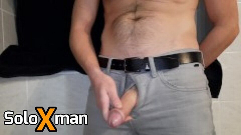 SoloXman: Un băiat acrobatic se masturbează pe perete pentru că este...