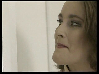 Lucky Cooch: La milf pelosa dai grossi seni con i capelli ricci...