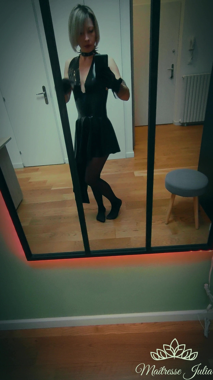 DeesseJulia: Nuovo vestito in lattice! Padrona julia