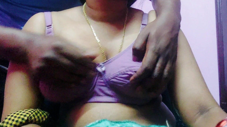 Desi Mohini: Дези бхабхи Mohini занимается сексом с курьером