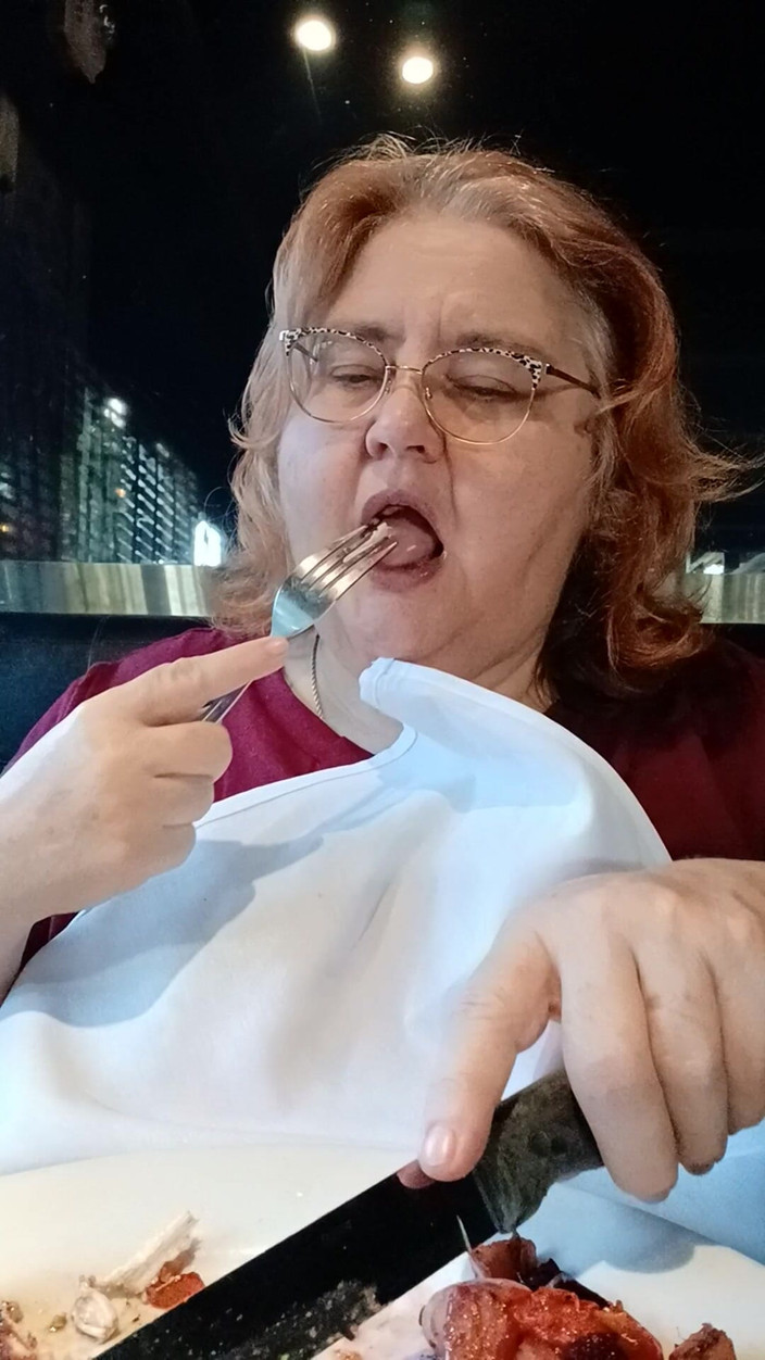 BBW nurse Vicki adventures with friends: Makan malam spesial setelah potong rambut