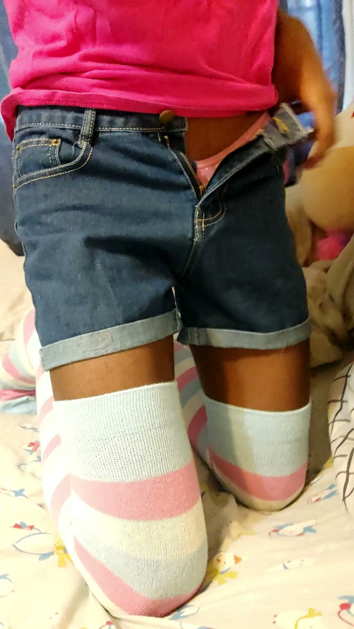PawgrammerSocks: Schwarzer femboy zeigt dir beule und arsch in seinem höschen