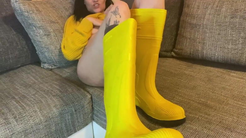 Jenny-Cum84: Jerk off on My Rubber Boots!