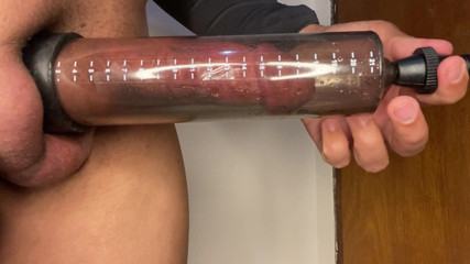 Greedy truck: 用鸡巴泵给你的女朋友一个更大更粗的阴茎惊喜的一天