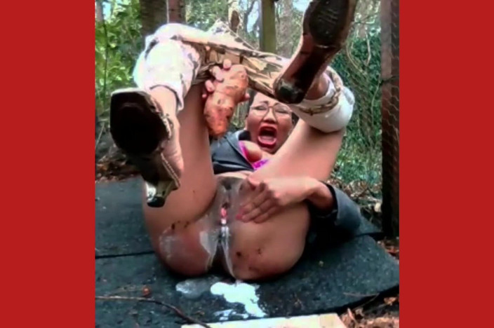 Sarah Fonteyna squirt compilation: 家の外で素早く潮吹き