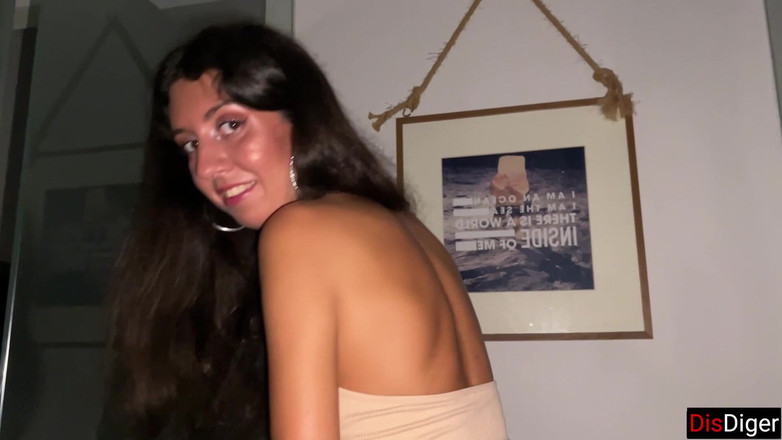 Dis Diger: Gadis sange ini setuju untuk ngentot di klub malam di...