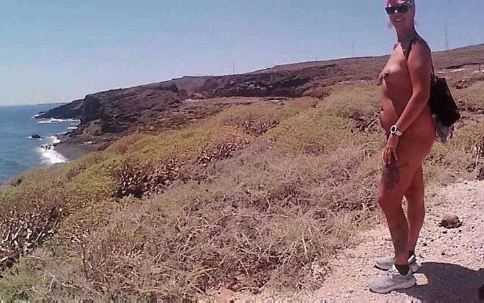 Carrotcake19: Couple Is Hiking Naked Near the Coast
