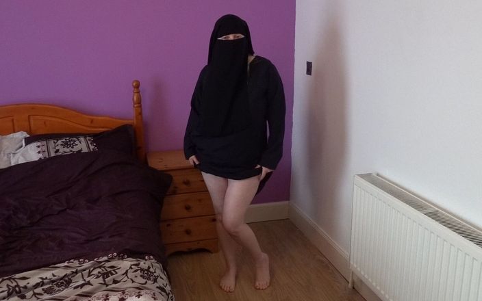 Horny vixen: Dancing in Burka and Niqab in Bare Feet and Masturbating