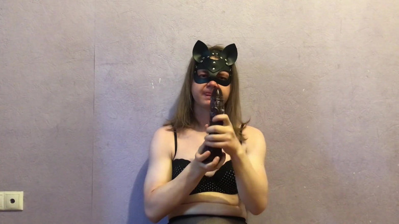 Elise Woods: Sissy Elise sitting blowjob and deepthroat