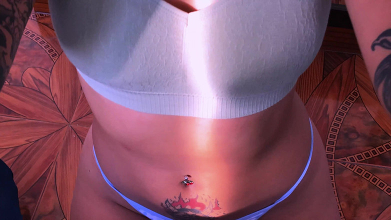 Ellie pink: Het tatuerad tonåring med perfekt röv ger het avsugning efter...