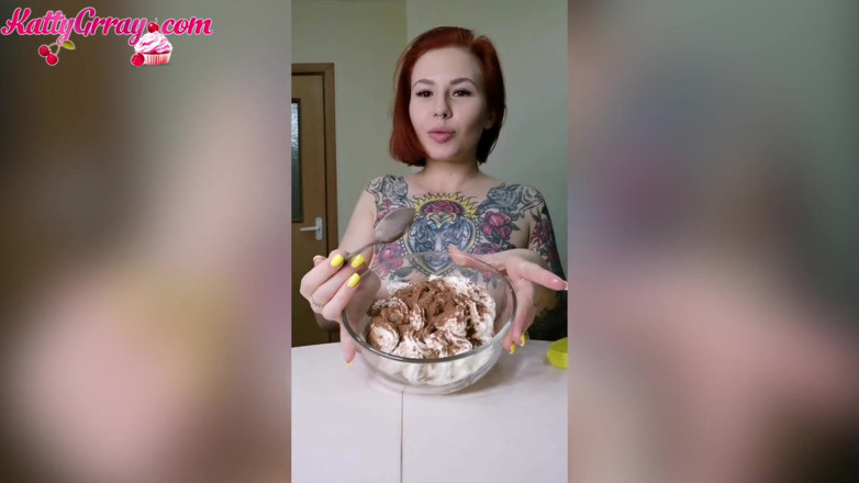 Katty Grray: Sexy passion naked prepares banana yum - fetish