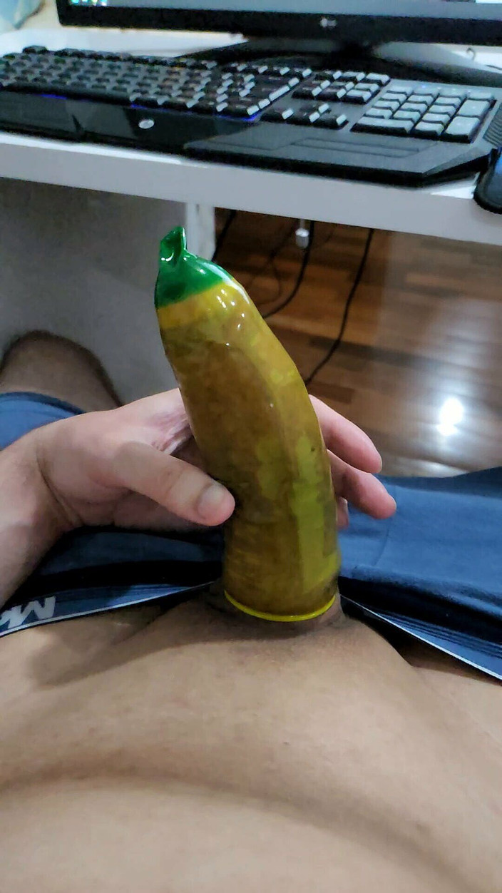 Lkdick8: Camisinha colorida em câmera lenta.