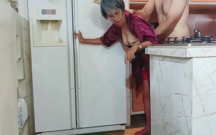 Swingers amateur: My Stepson Fucks Me in the Kitchen, What a Delicious...