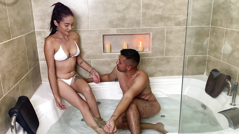 Allison Sweet: 자쿠지에서 함께 목욕하는 허니문 서프라이즈