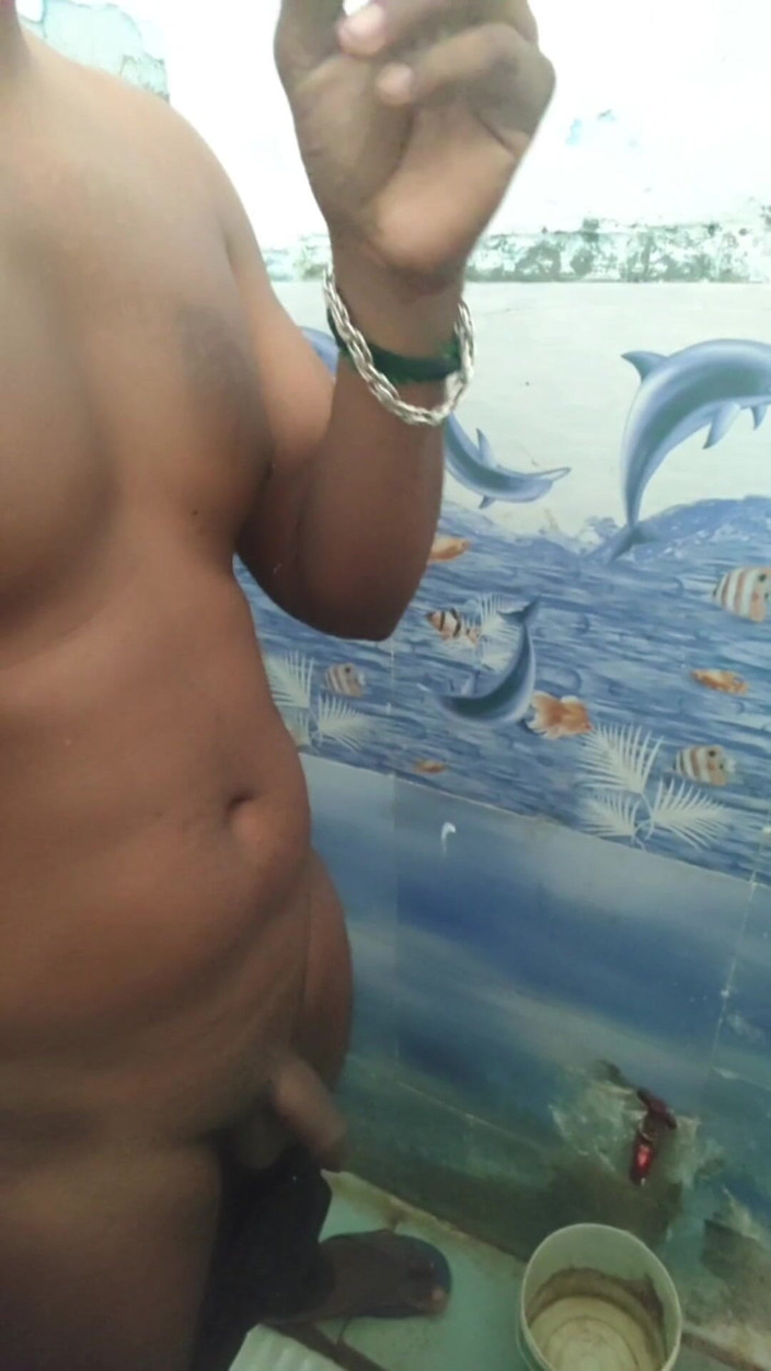 Mrkingr: 健身房男孩浴室自慰