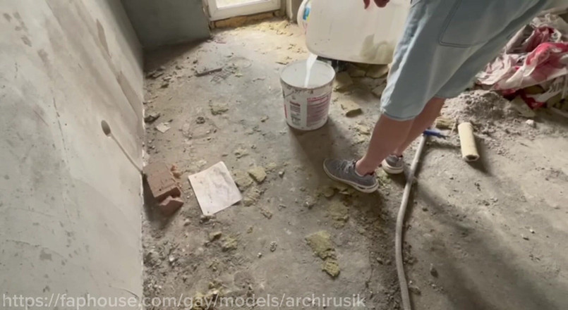 ArchiRusik: Pekerja konstruksi panik dan mengisi mulut bosnya penuh air mani...